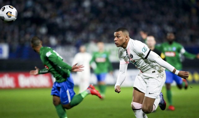 Kylian Mbappé sous le maillot du PSG en Coupe de France lors de la saison 2021-2022.