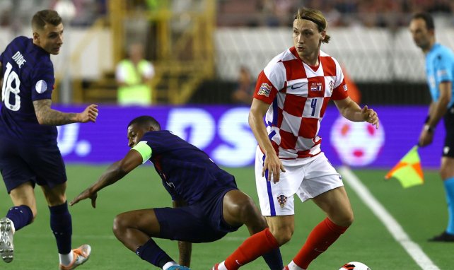 Kimpembe au duel lors d'un Croatie-France, le 6 juin 2022 en Ligue des Nations