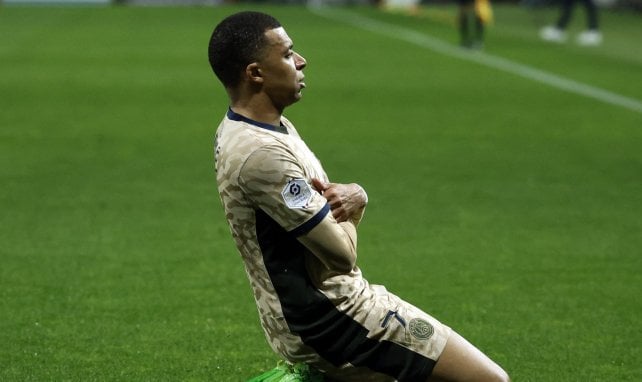 Le PSG marque deux buts coup sur coup, Mbappé enfonce Lorient avec réussite !