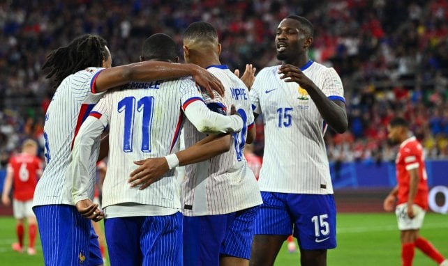 Les Bleus célèbrent leur ouverture du score heureuse contre l'Autriche