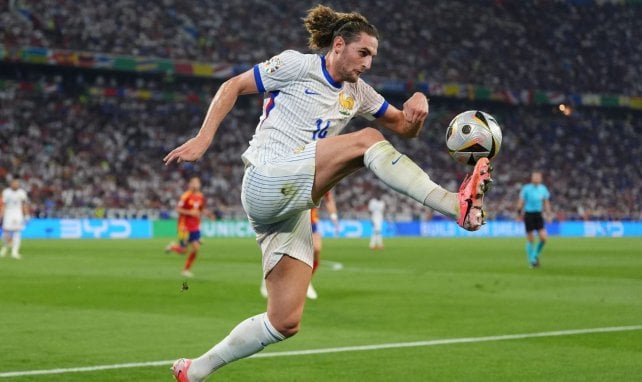 Adrien Rabiot avec la France