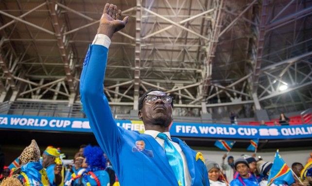 Le ministre des Sports congolais offre un cadeau fou au célèbre supporter sosie de Patrice Lumumba