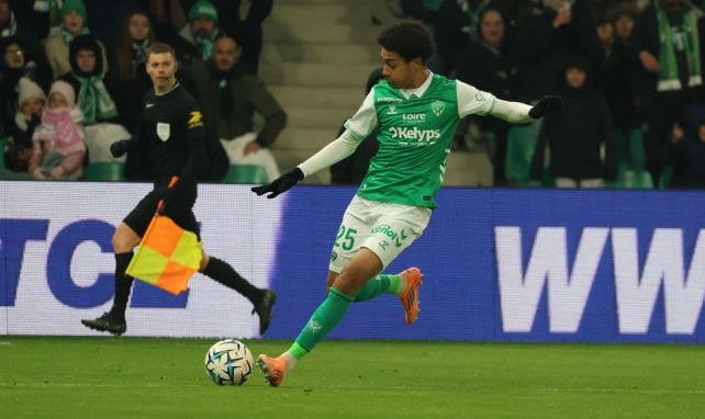 Saint-Etienne refuse une offre de Chelsea pour Djylian N’Guessan