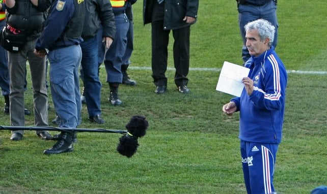 Anelka le « gros con », Gourcuff « autiste léger et con ensuite », l’identité de la taupe : les passages croustillants du documentaire sur le fiasco de Knysna