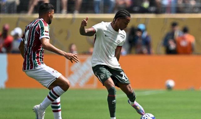 Joao Pedro (Chelsea) contre Ignacio (Fluminense)