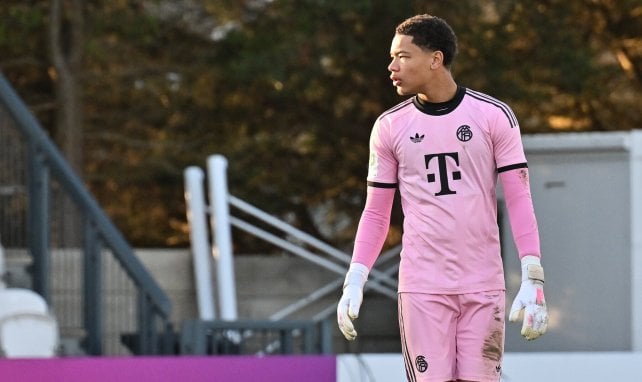 De ramasseur de balles à titulaire en C1 : qui est Leonard Prescott, le gardien de 16 ans du Bayern Munich ? 