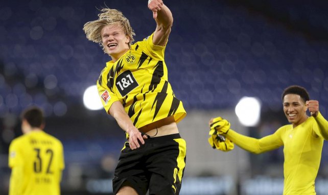 Erling Braut Haaland célèbre un but avec le Borussia Dortmund