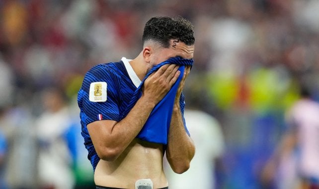 Équipe de France : Rayan Cherki se fait totalement détruire 