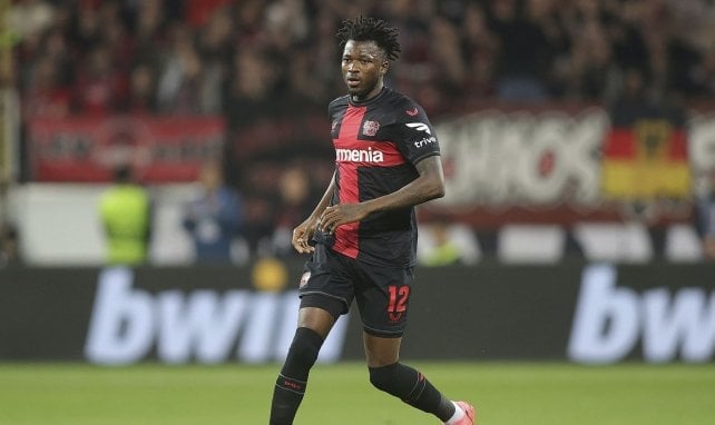 Edmond Tapsoba avec le Bayer Leverkusen