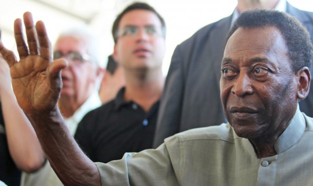 Pelé a de nouveau été hospitalisé au Brésil dans un état jugé préoccupant