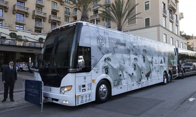 Le bus du Real Madrid, stationné à Los Angeles