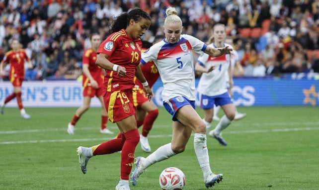 Vicky Lopez (Espagne) et Alex Greenwood (Angleterre)