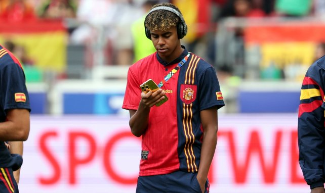 Du terrain au digital : comment les réseaux sociaux influencent le mercato