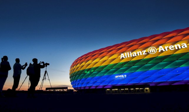L'Allianz Arena du Bayern Munich sous les couleurs du drapeau LGBTQ+
