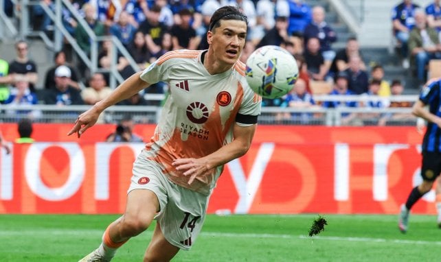 Eldor Shomurodov avec la Roma