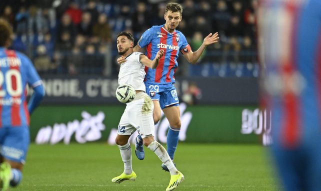 Simon Elisor, à gauche, avec l'ESTAC