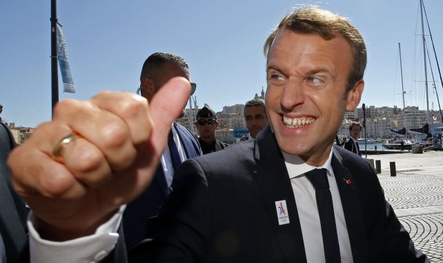 Emmanuel Macron lors d'une visite à Marseille sur un site Olympique de voile