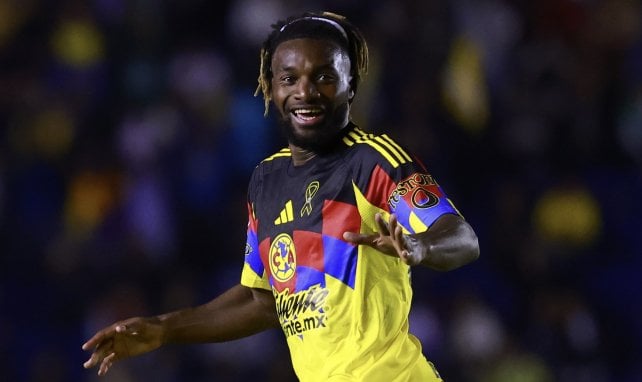 Lens apporte son soutien à Saint-Maximin, victime d’insultes racistes