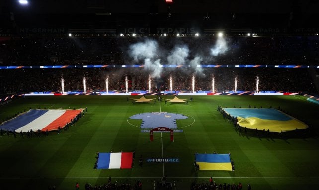 Le vibrant hommage du Parc des Princes et de l’Équipe de France pour le 13 novembre