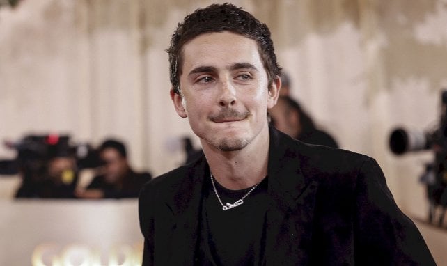 Timothée Chalamet dévoile le nouveau maillot de l’AS Saint-Étienne au 20h de TF1