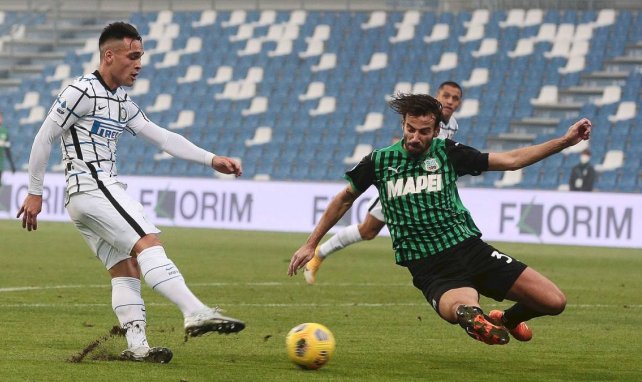 Lautaro Martinez (Inter) face à Gian Marco Ferrari (Sassuolo)