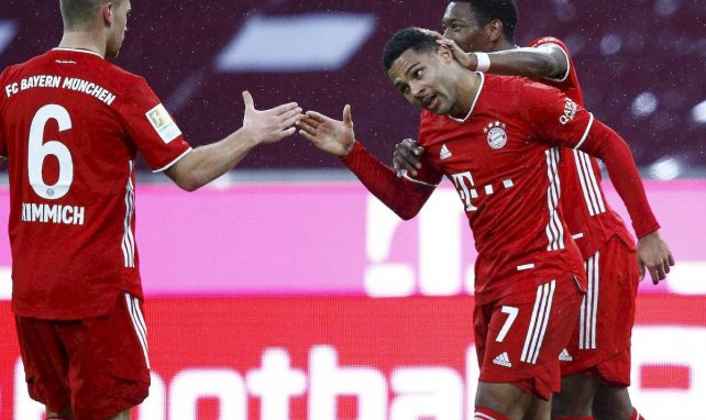 Serge Gnabry célèbre un but avec Joshua Kimmich
