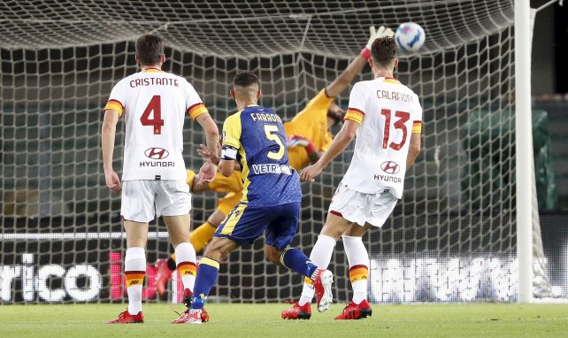 Faraoni marque le but du 3-2 pour l'Hellas Vérone contre l'AS Roma