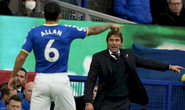 Allan (Everton) face à Antonio Conte (Tottenham)
