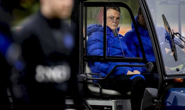 Louis van Gaal dans une voiturette de golf