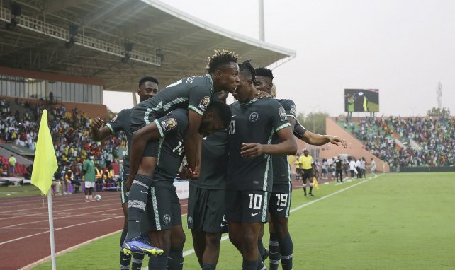 Le Nigeria célèbre un but au Stade Omnisport Roumdé Adjia