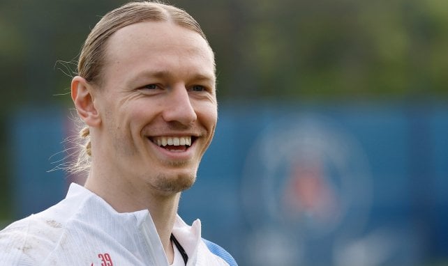 PSG : Matvey Safonov a fait des efforts pour Emmanuel Macron