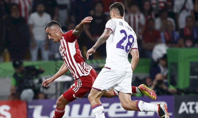 Chiquinho (Olympiakos) contre la Fiorentina