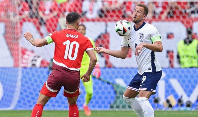 Xhaka (Suisse) et Kane (Angleterre)