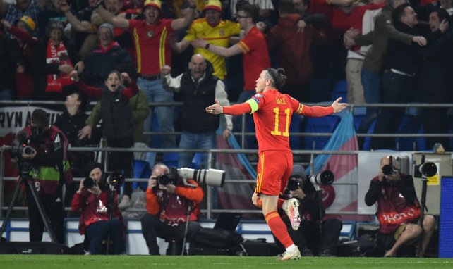Gareth Bale celebrando un gol con Gales