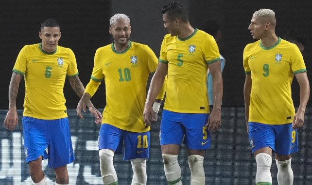 Guilherme Arana avec Neymar, Casemiro et Richarlison