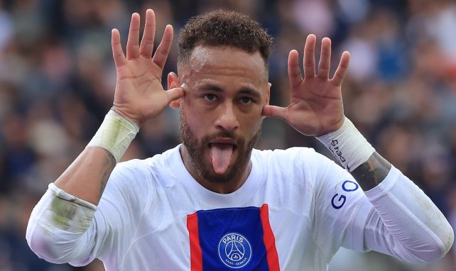 Neymar célèbre un nouveau but avec le PSG