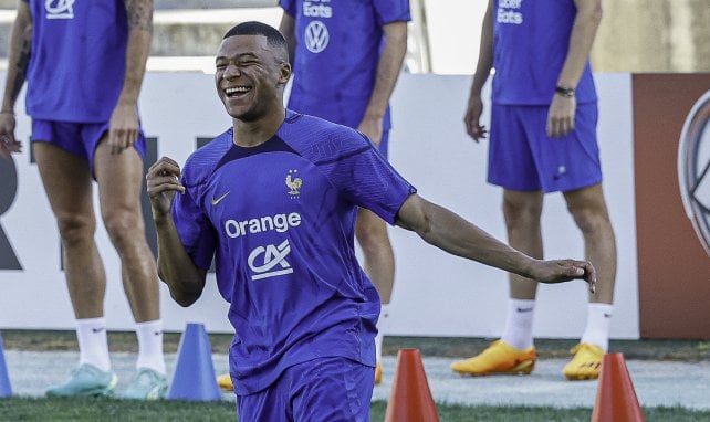 France's Kylian Mbappe (C) during a traioning session of the French national soccer team in Faro, Portugal, 15 June 2023. 