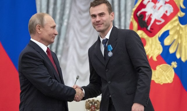 815 matchs au CSKA, titulaire à 40 ans, proche de Poutine…La légende Igor Akinfeev fait toujours parler de lui en Russie
