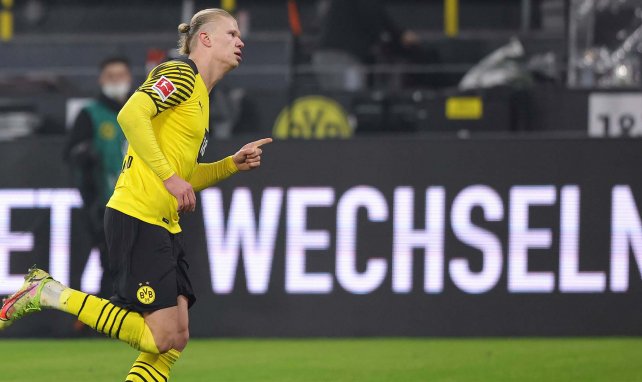Haaland célèbre un but avec Dortmund