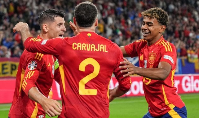Alvaro Morata, Dani Carvajal et Lamine Yamal célèbrent un but de l'Espagne pendant l'Euro 2024