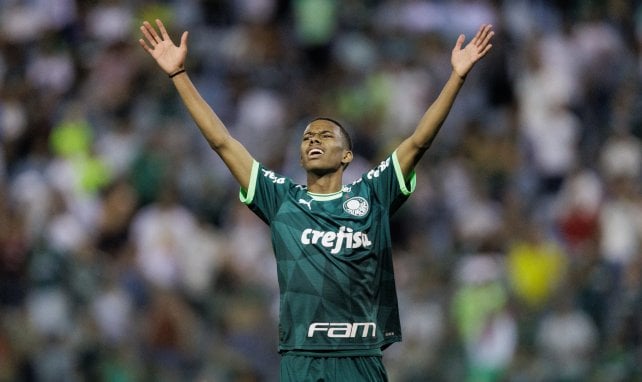 Estevão avec Palmeiras