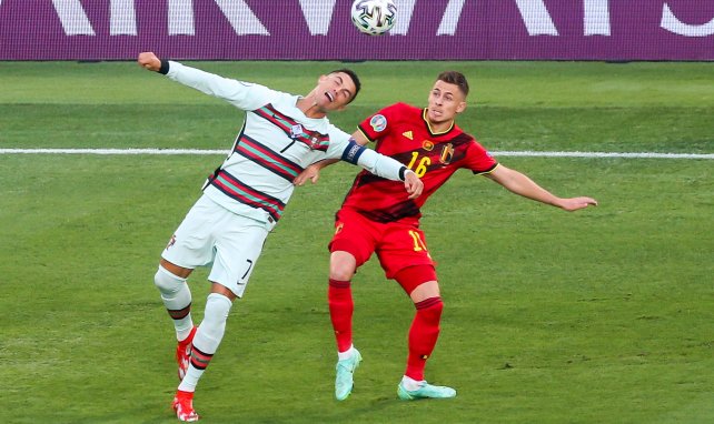 Thorgan Hazard au duel aérien face à Cristiano Ronaldo