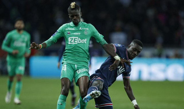 Falaye Sacko avec Saint-Etienne contre le PSG