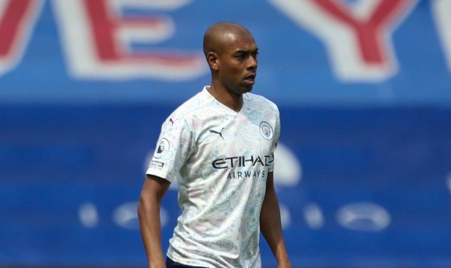 Fernandinho prolonge avec City