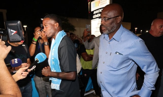 Timothy Weah et son père Georges Weah à leur arrivée à Marseille