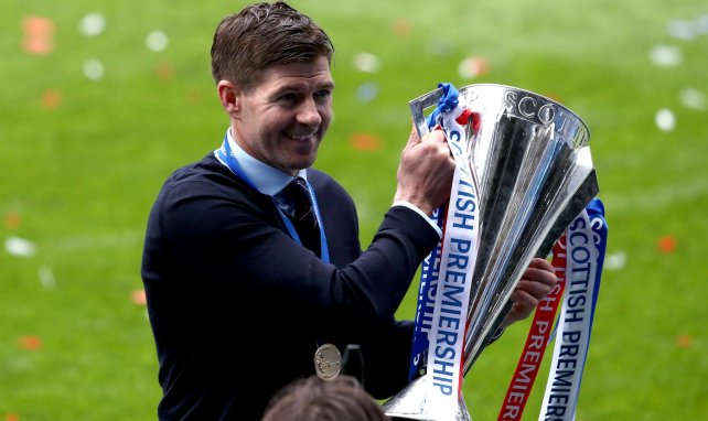 Steven Gerrard célèbre le titre de champion d'Ecosse avec les Rangers