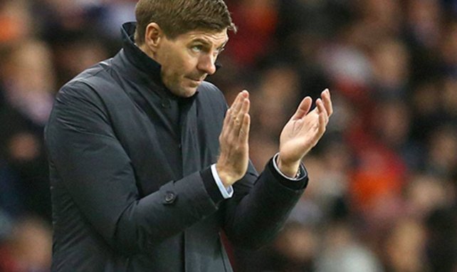 Steven Gerrard applaudit ses hommes