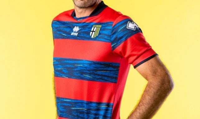 Gianluigi Buffon avec le maillot de Parme