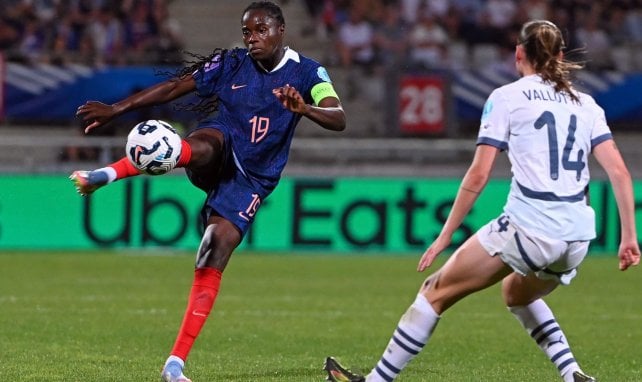 Griedge Mbock en action avec les Bleues.