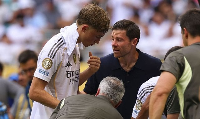 Dean Huijsen et Xabi Alonso